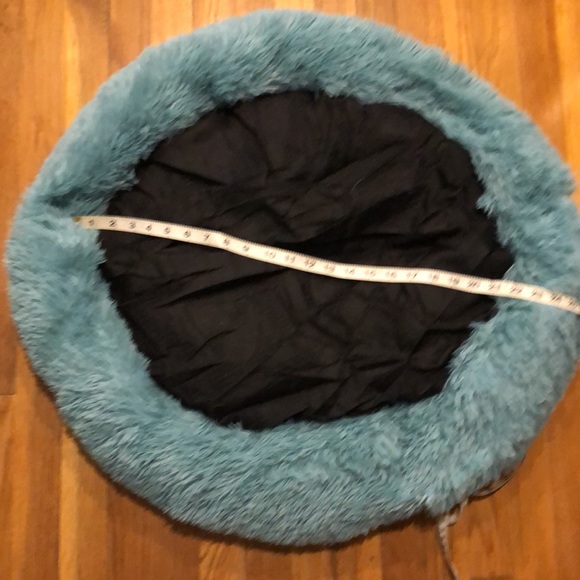 Blue Fluffy Pet Bed Large - Picture 3 of 6